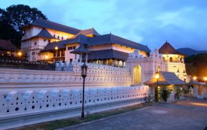 Kandy Temple Of tooth | Holiday Sri Lanka