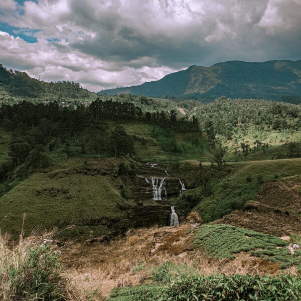 Devon Waterfall Sri lanka